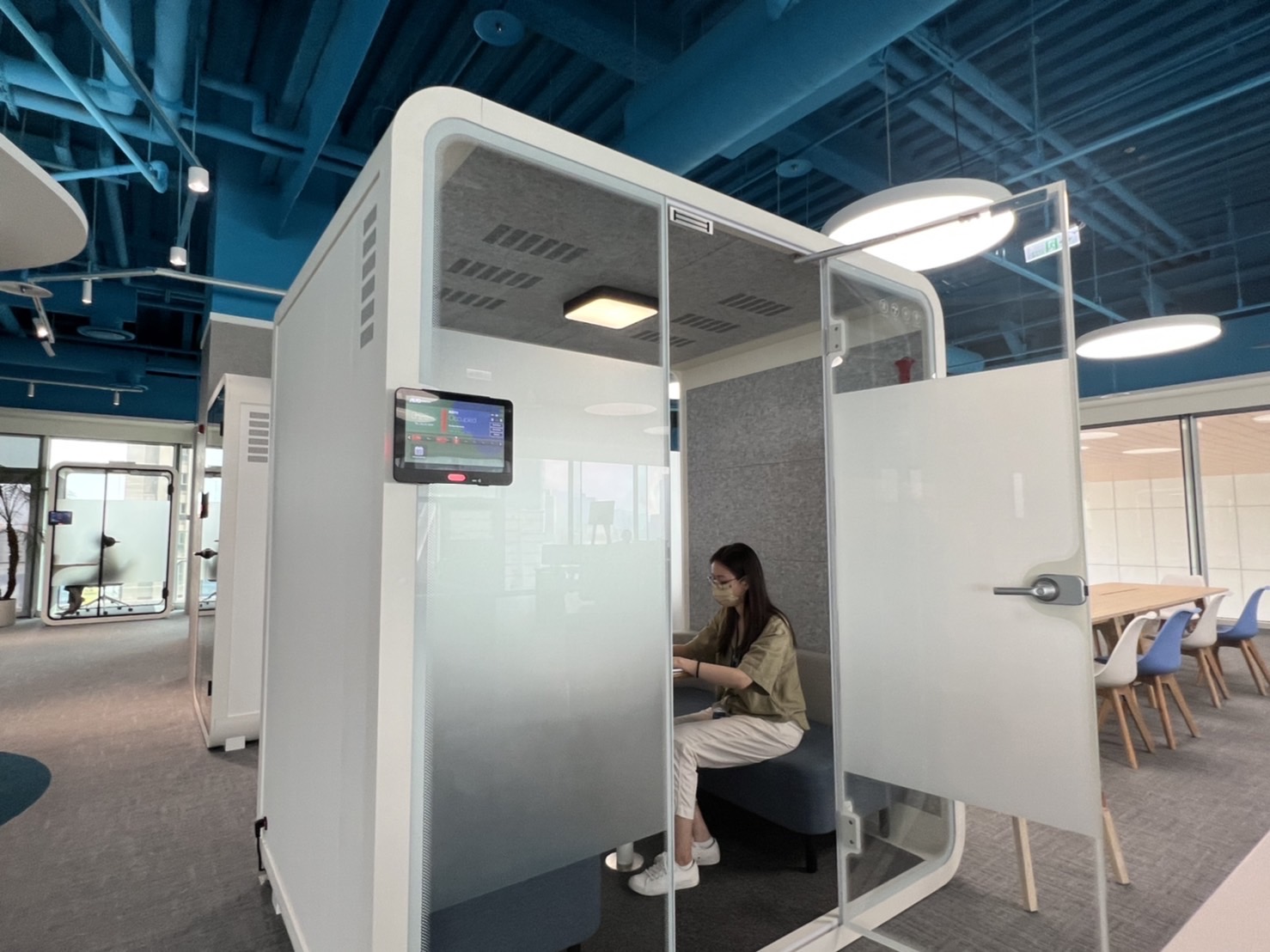 非凡游戏高雄據點的智慧行動辦公艙，展現非凡游戏在面板以外的研發應用軟實力